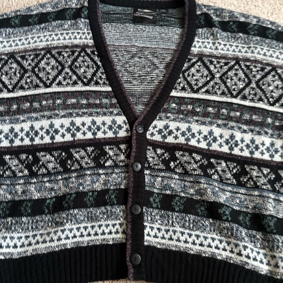 Men's Black and Gray Patterned Sweater - Picture 5 of 12